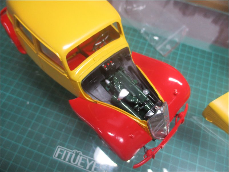 Maquette Citroën 2CV Heller 1/24 - Kit Complet Avec Peintures, Colle & Décalcomanies !