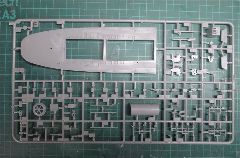 Revell 1/144 Scale Flower Class Corvette HMCS Snowberry – Plastic Model Kit #05132